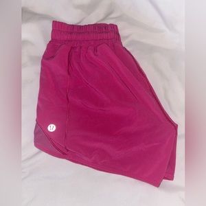 Lululemon hotty hot low-rise lined short 4”
